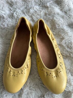 NWOT Yellow Women's Ballet Flats by Vionic-8